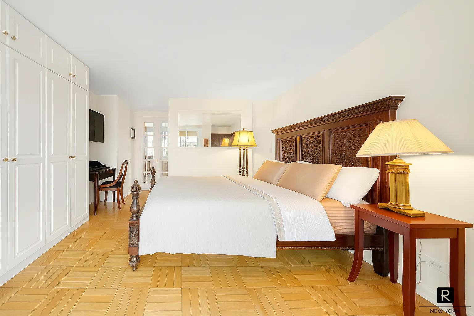 #2 photo, 330 E 38th Street, Murray Hill , NY 10016