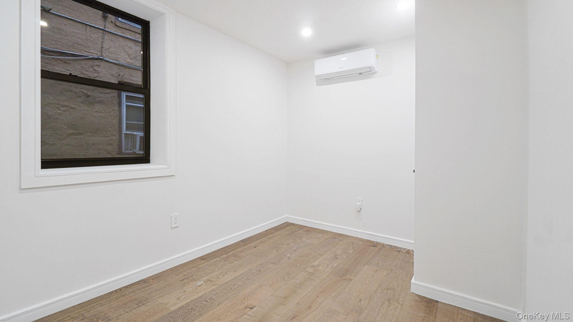 #13 photo, 1143 E 224th Street, Bronx , NY 10466