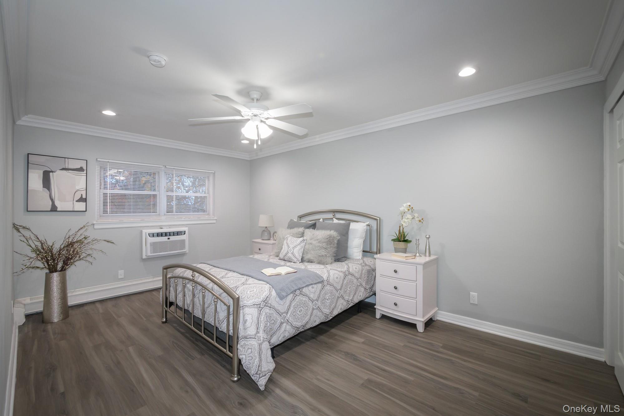 #6 photo, 92 South Clinton Avenue, Bay Shore , NY 11706