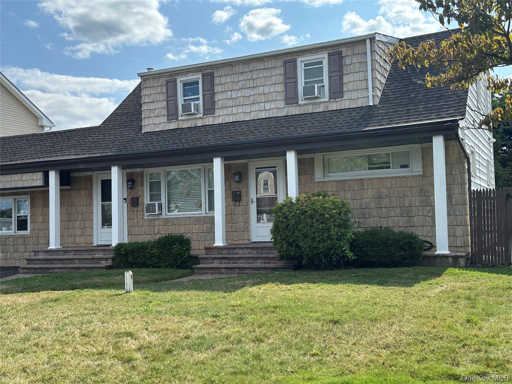 #1 photo, 753 S Walnut Street, Lindenhurst , NY 11757