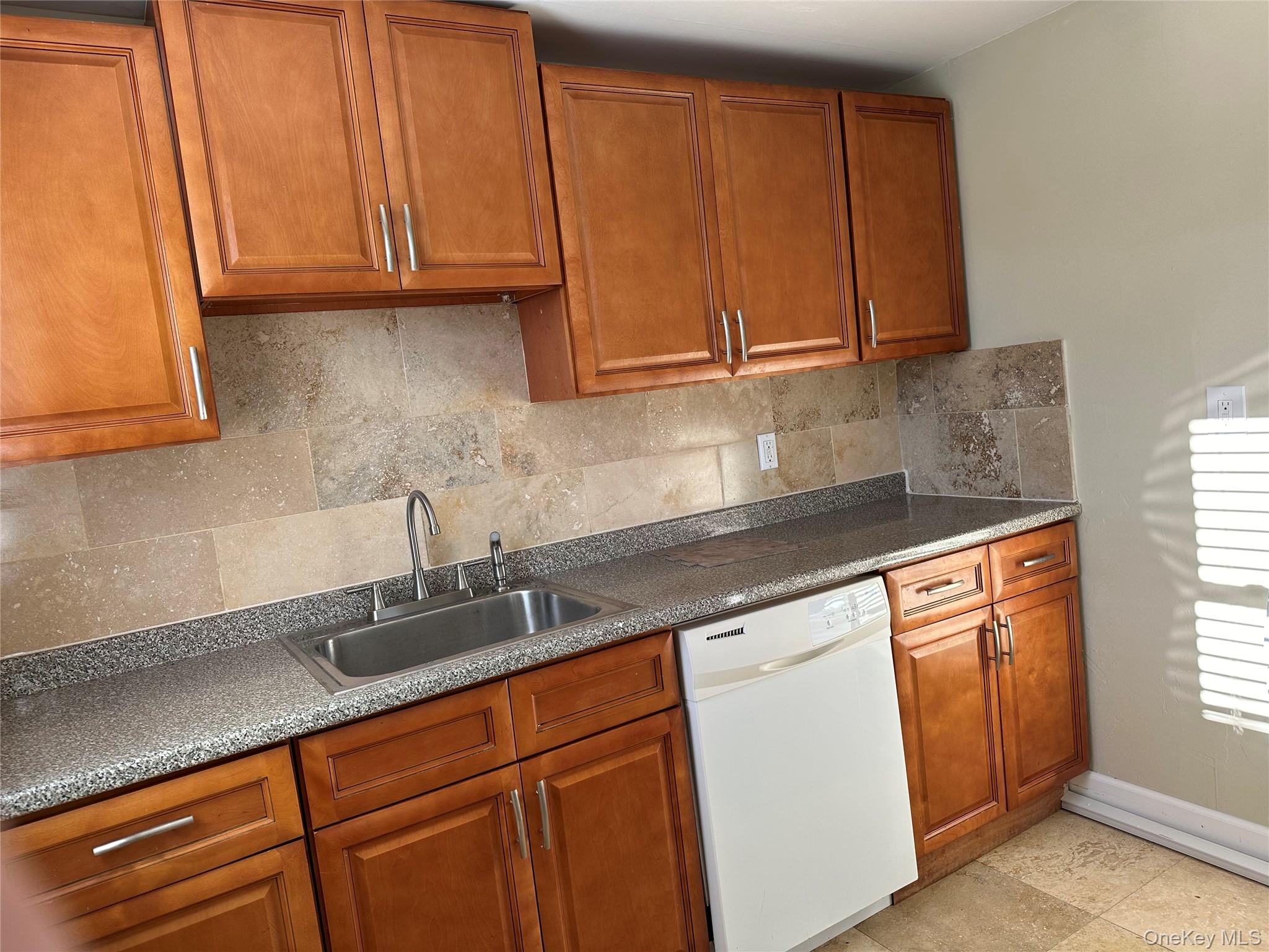 #2 photo, 753 S Walnut Street, Lindenhurst , NY 11757