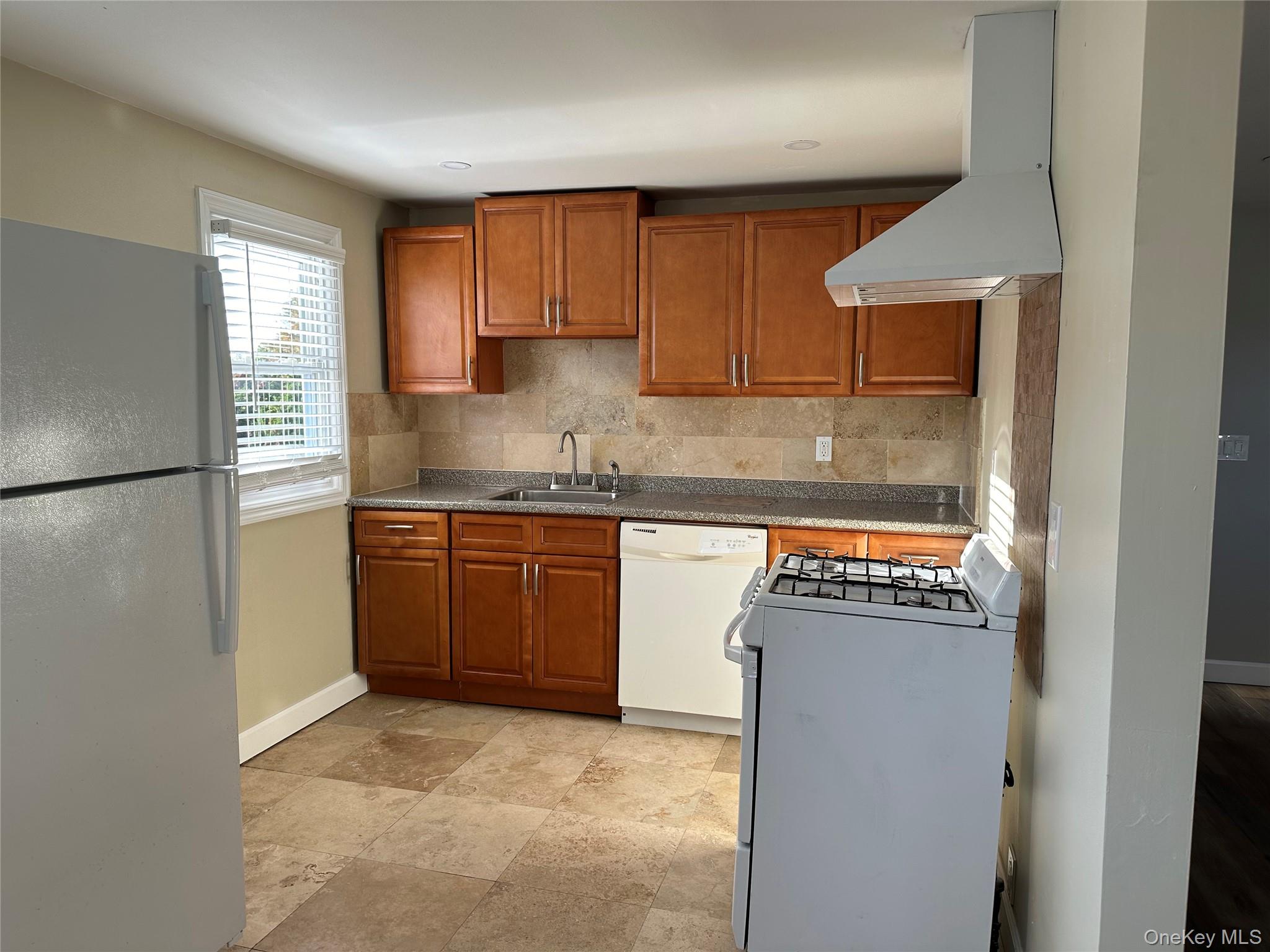 #3 photo, 753 S Walnut Street, Lindenhurst , NY 11757