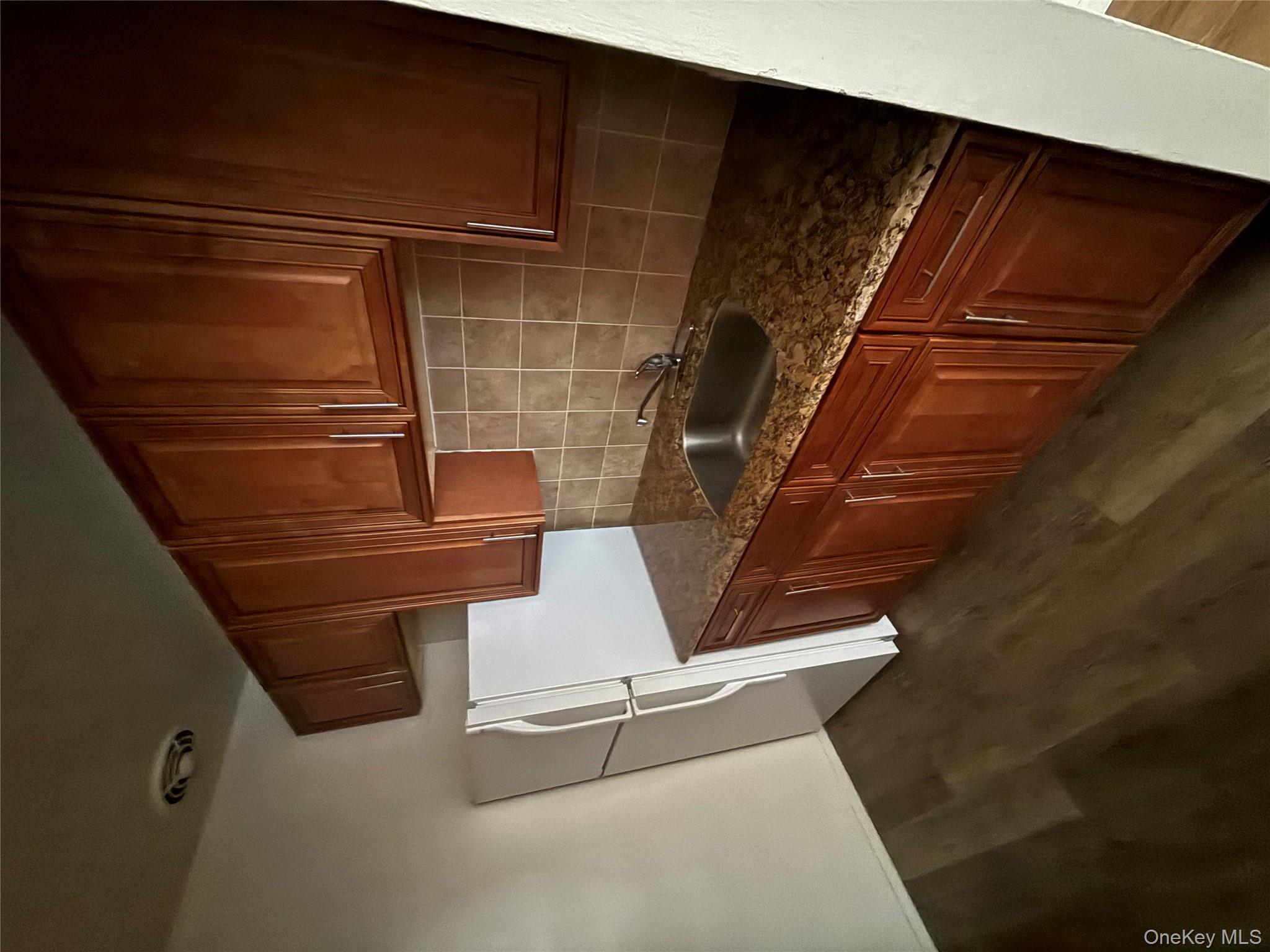 #6 photo, 190 First Street, Mineola , NY 11501