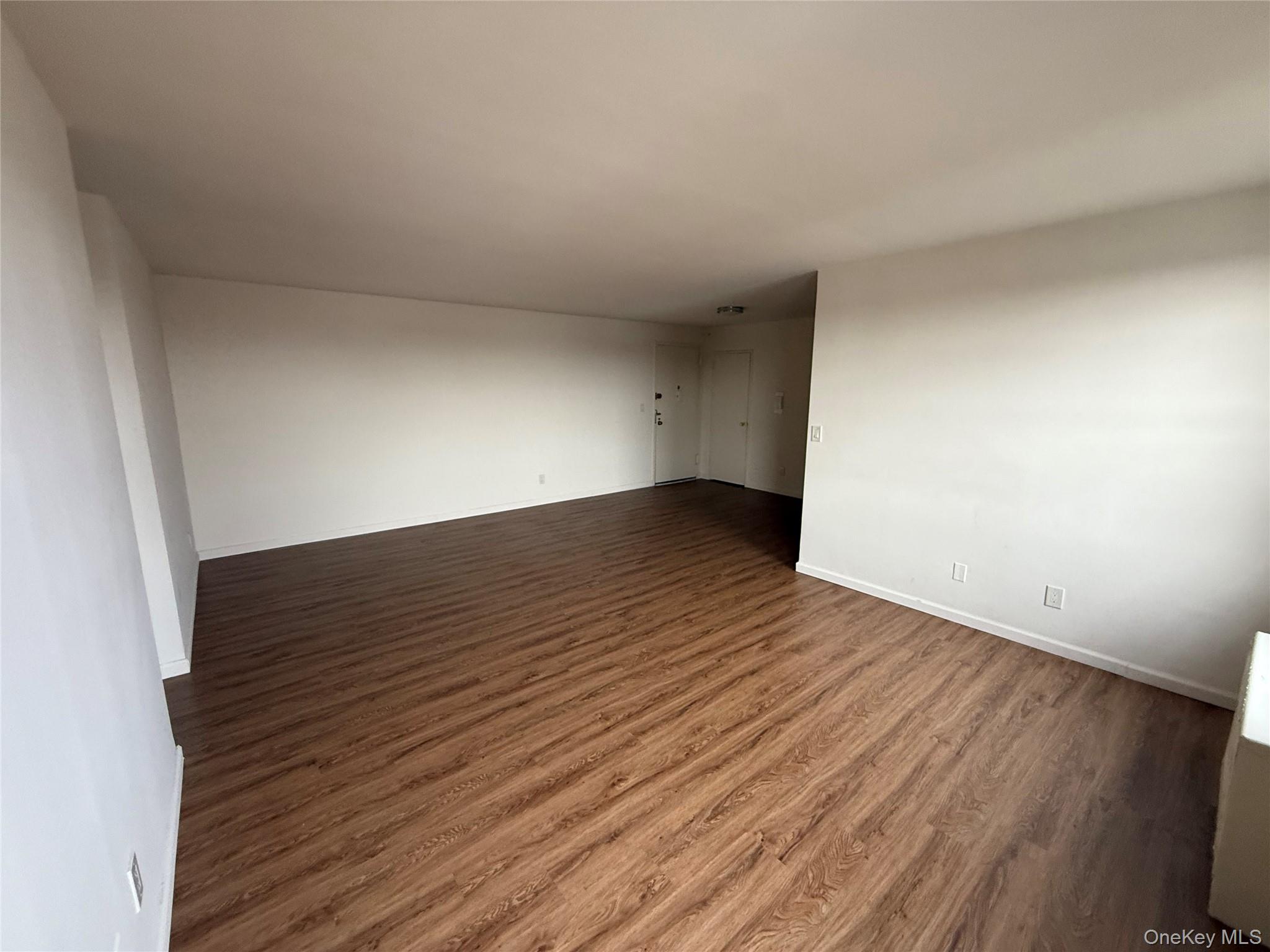 #7 photo, 190 First Street, Mineola , NY 11501