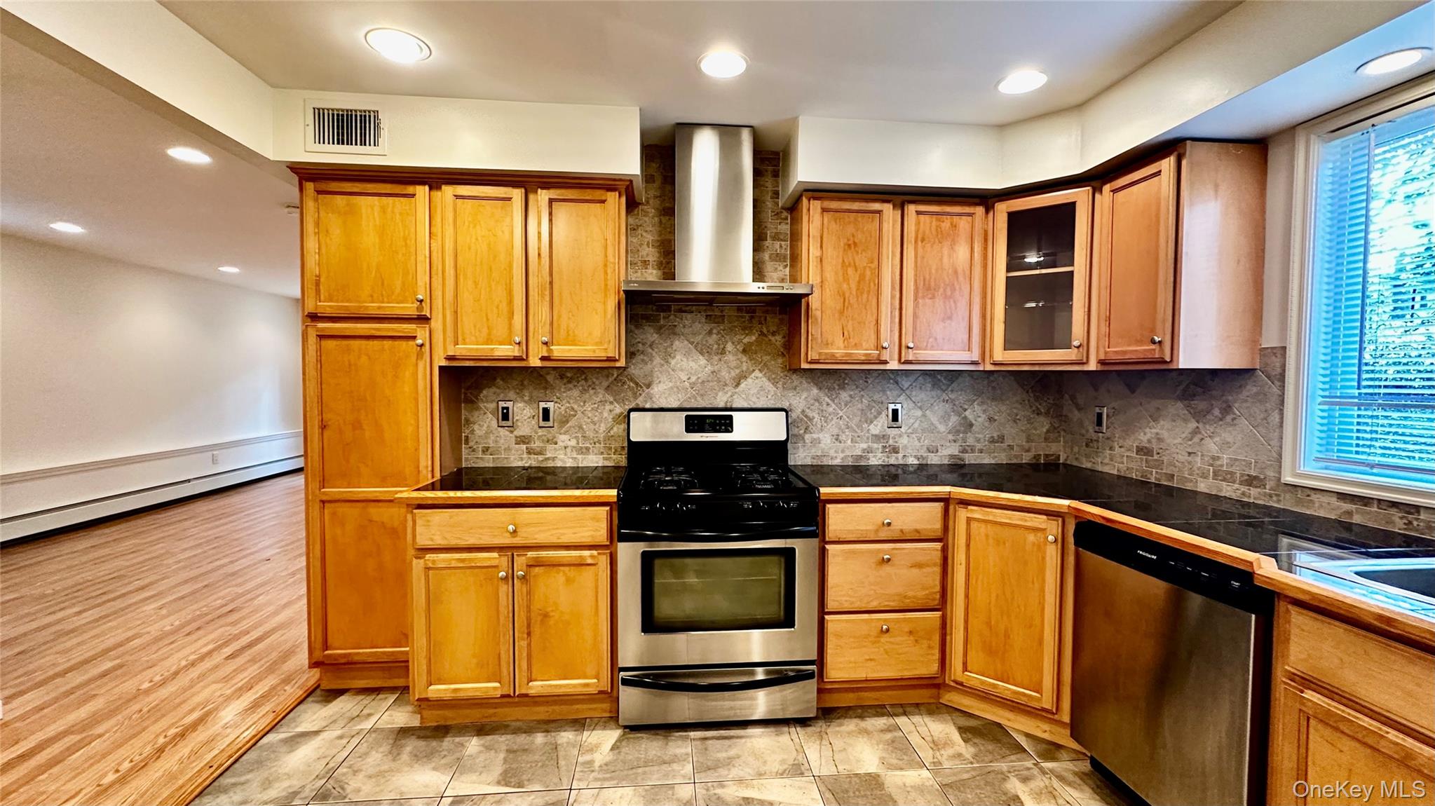 #13 photo, 2 Alex Lane, Glen Cove , NY 11542