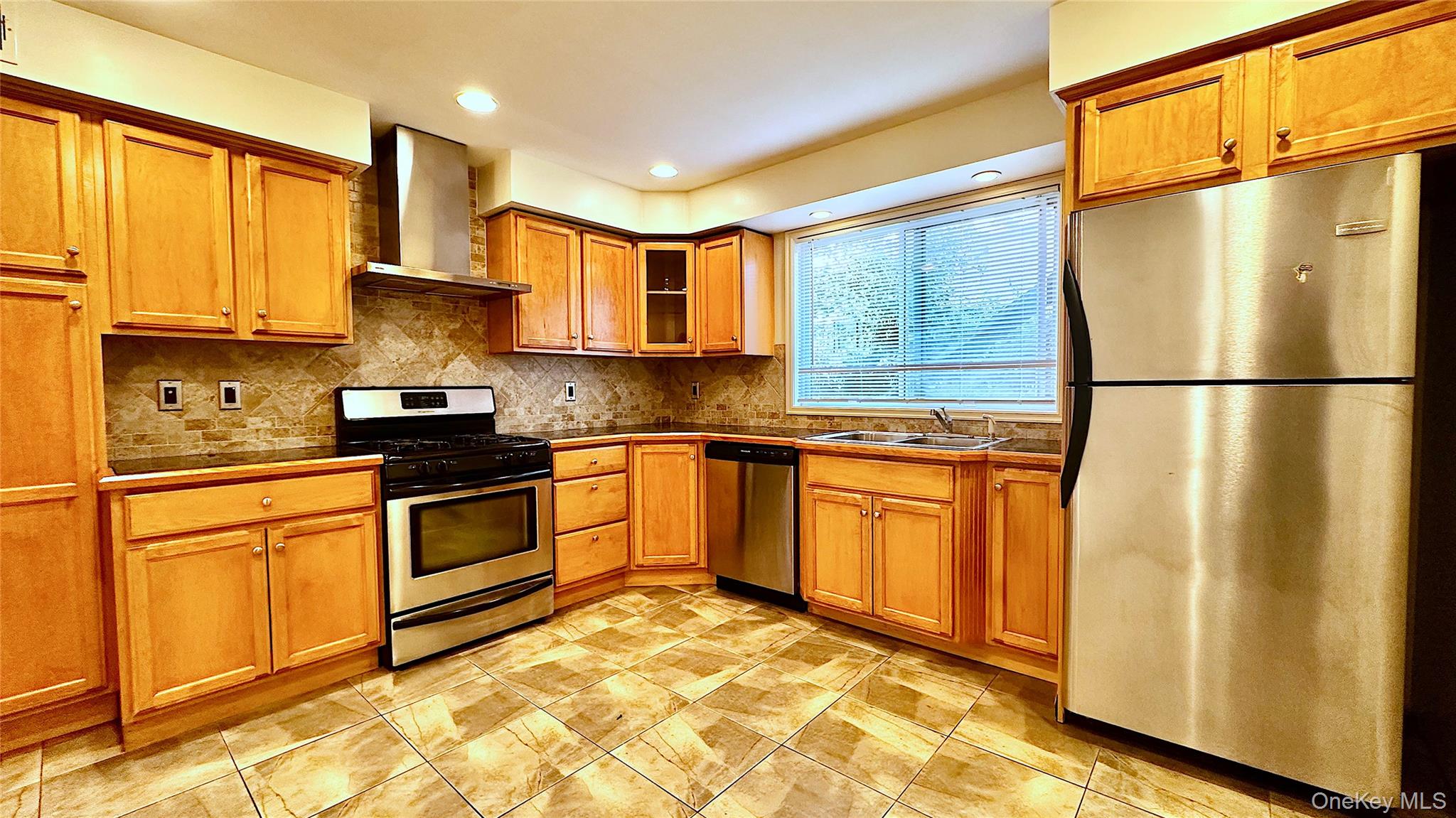 #8 photo, 2 Alex Lane, Glen Cove , NY 11542