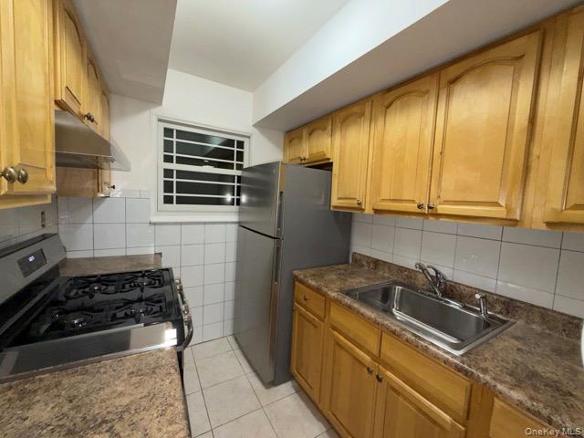 #10 photo, 1020 Throggmorton Avenue, Bronx , NY 10465