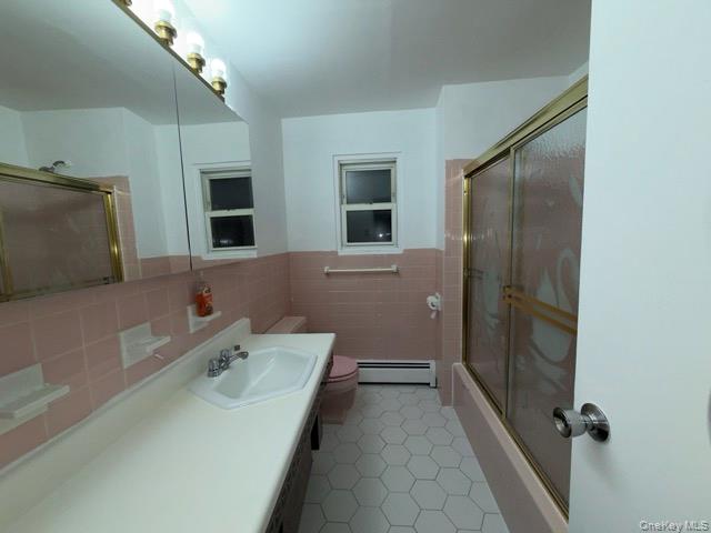 #5 photo, 1020 Throggmorton Avenue, Bronx , NY 10465