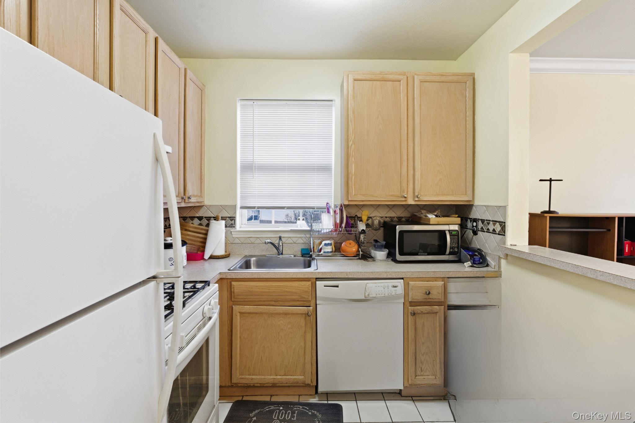 #19 photo, 163 Surf Drive, Bronx , NY 10473