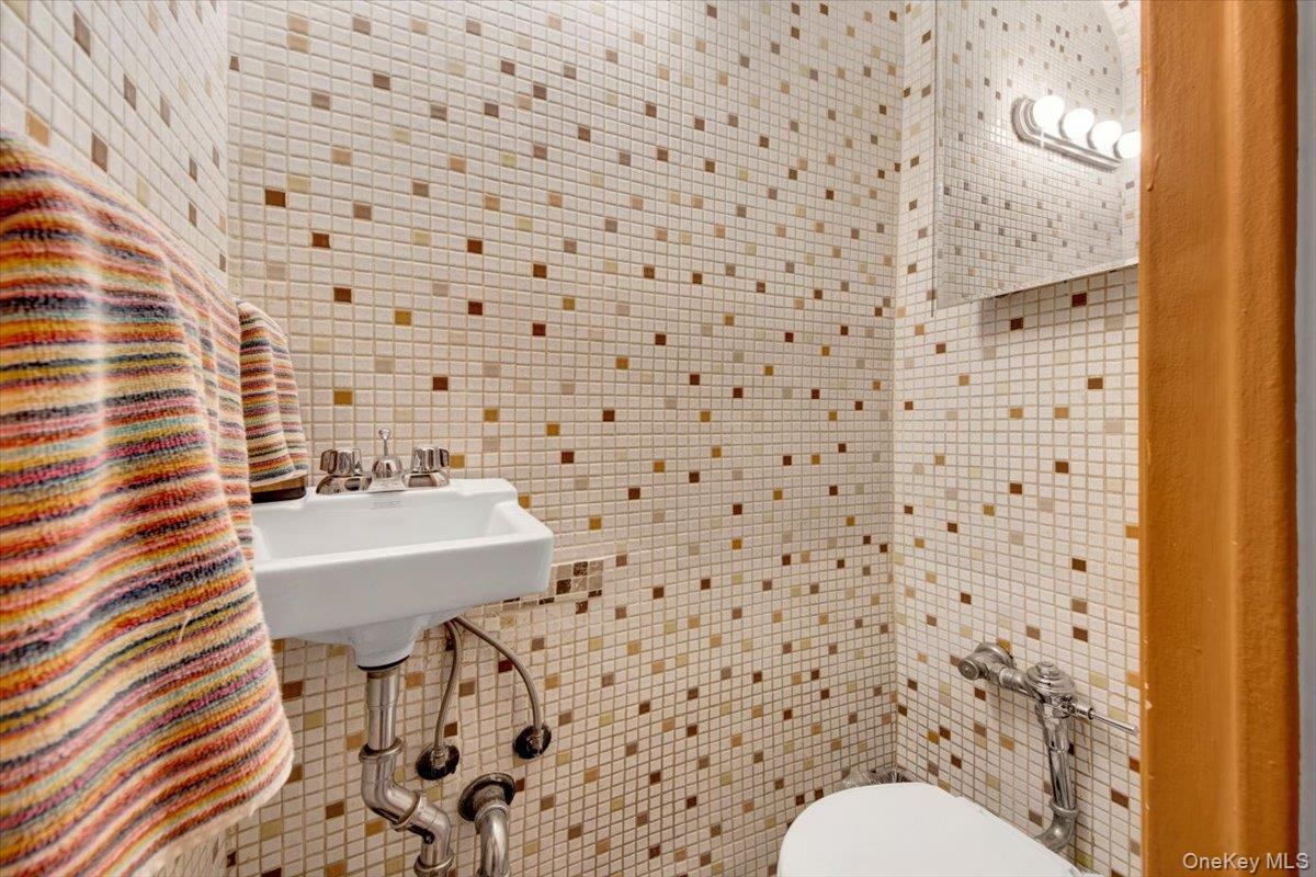 #10 photo, 3302 Colden Avenue, Bronx , NY 10469