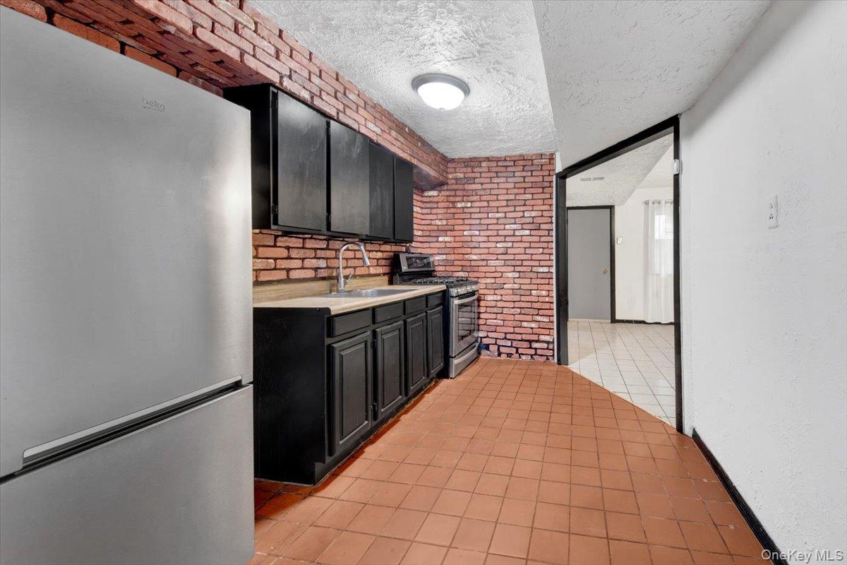 #18 photo, 3302 Colden Avenue, Bronx , NY 10469