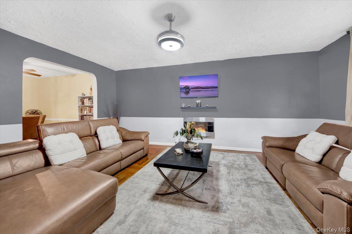 #4 photo, 3302 Colden Avenue, Bronx , NY 10469