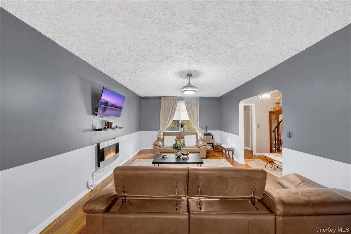 #6 photo, 3302 Colden Avenue, Bronx , NY 10469