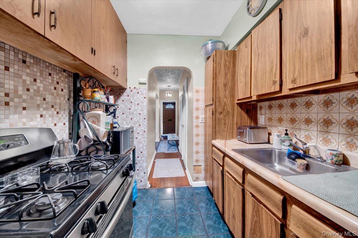 #8 photo, 3302 Colden Avenue, Bronx , NY 10469