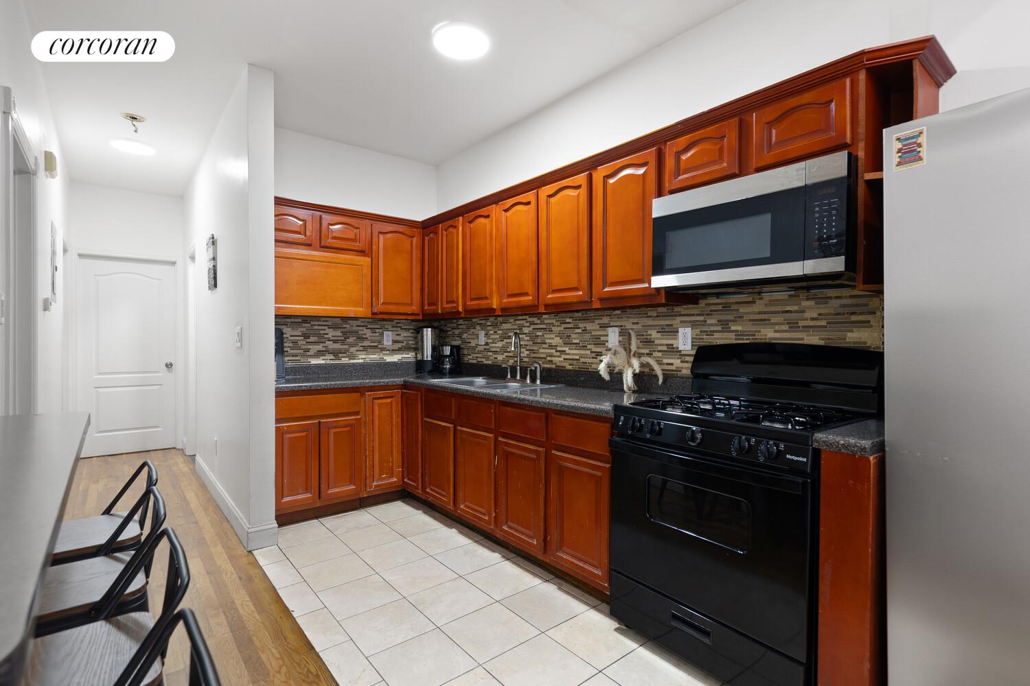 #3 photo, 647 MIDWOOD Street, Wingate , NY 11203