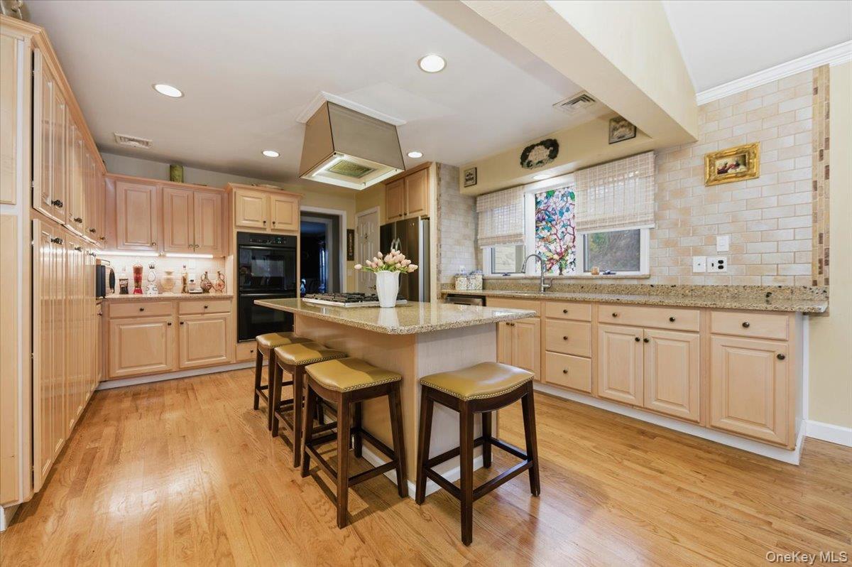 #10 photo, 8 Penn Drive, Dix Hills , NY 11746