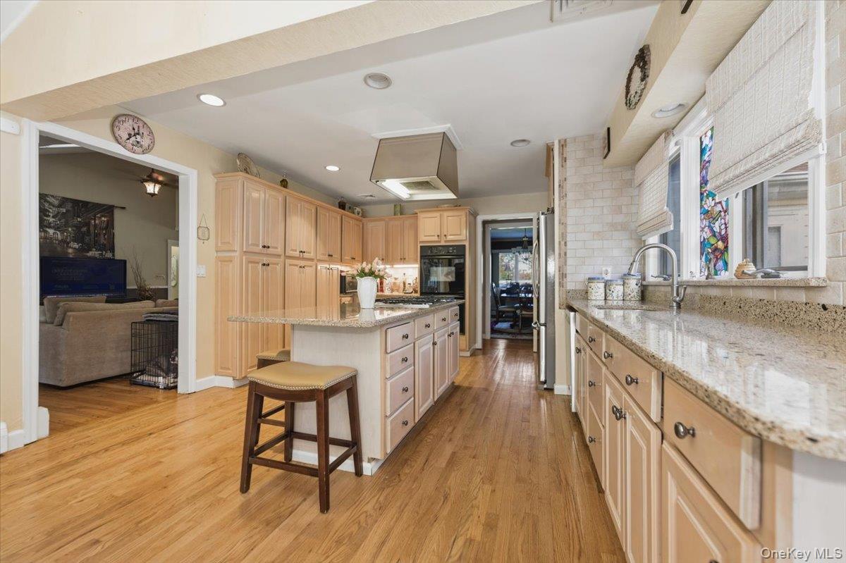 #11 photo, 8 Penn Drive, Dix Hills , NY 11746