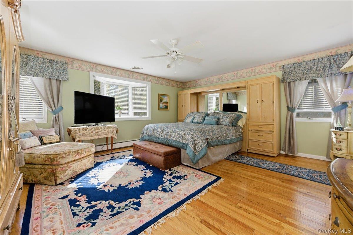 #17 photo, 8 Penn Drive, Dix Hills , NY 11746