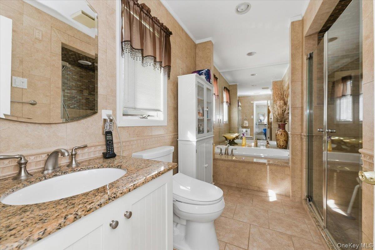 #18 photo, 8 Penn Drive, Dix Hills , NY 11746