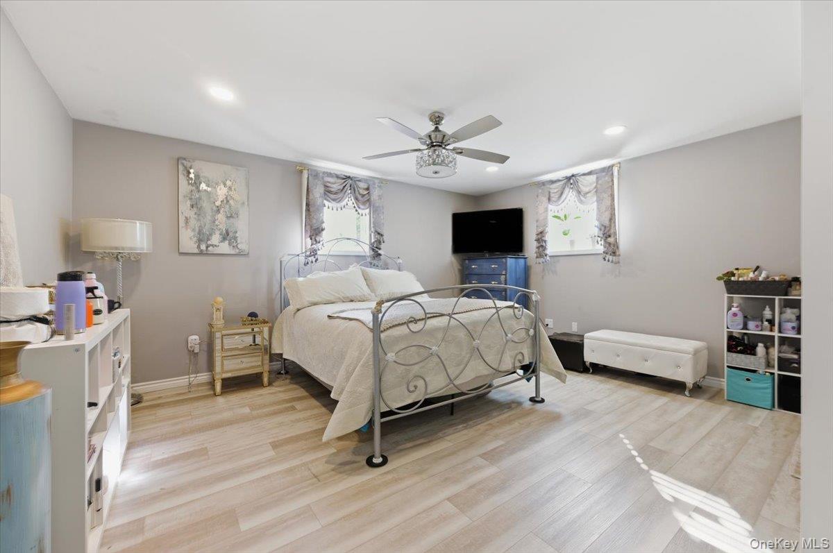 #20 photo, 8 Penn Drive, Dix Hills , NY 11746