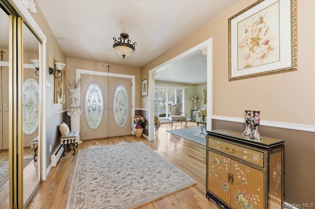 #3 photo, 8 Penn Drive, Dix Hills , NY 11746