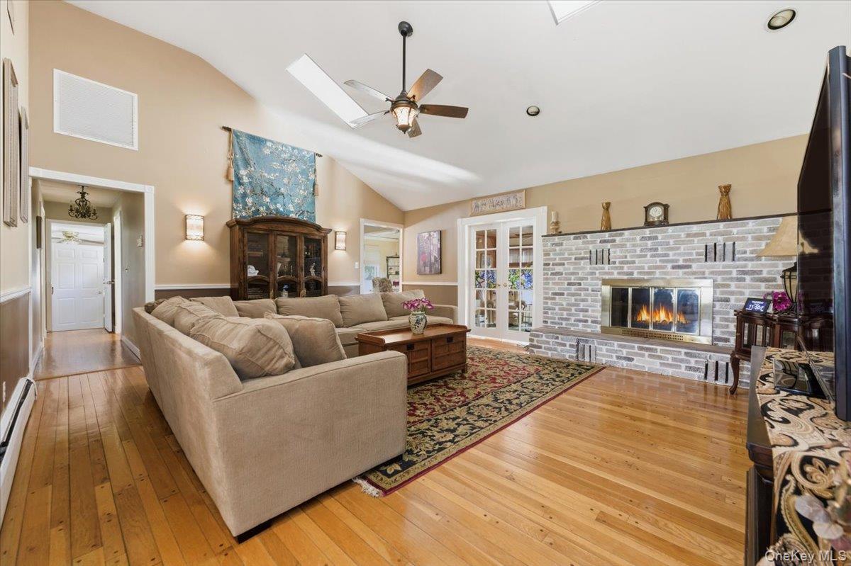 #4 photo, 8 Penn Drive, Dix Hills , NY 11746