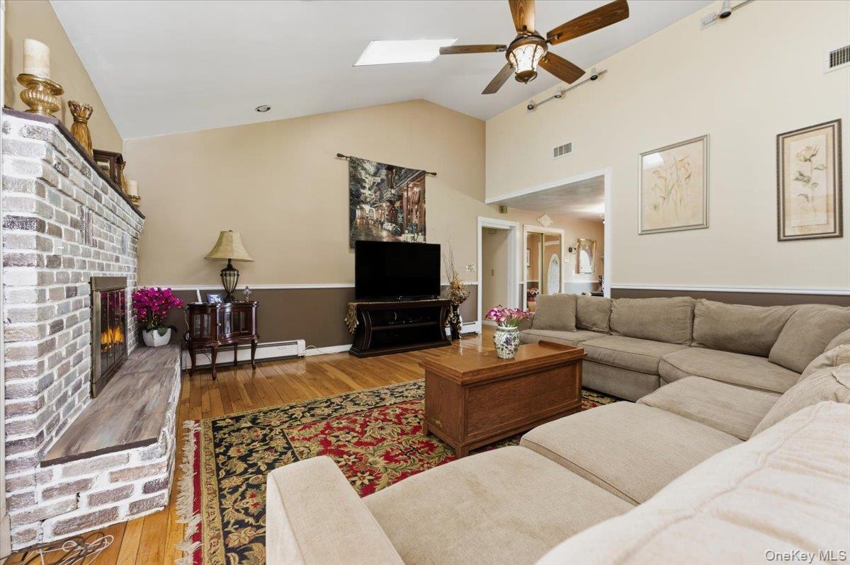 #5 photo, 8 Penn Drive, Dix Hills , NY 11746