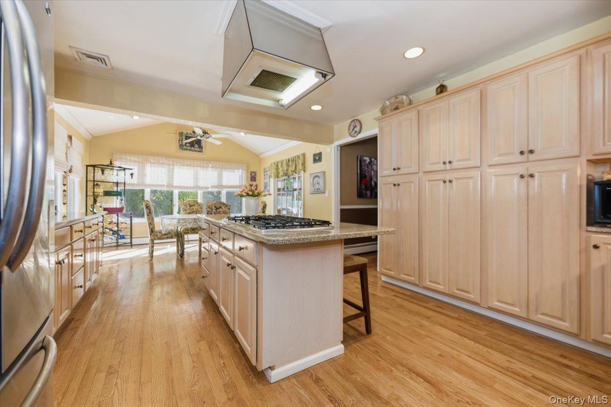 #9 photo, 8 Penn Drive, Dix Hills , NY 11746