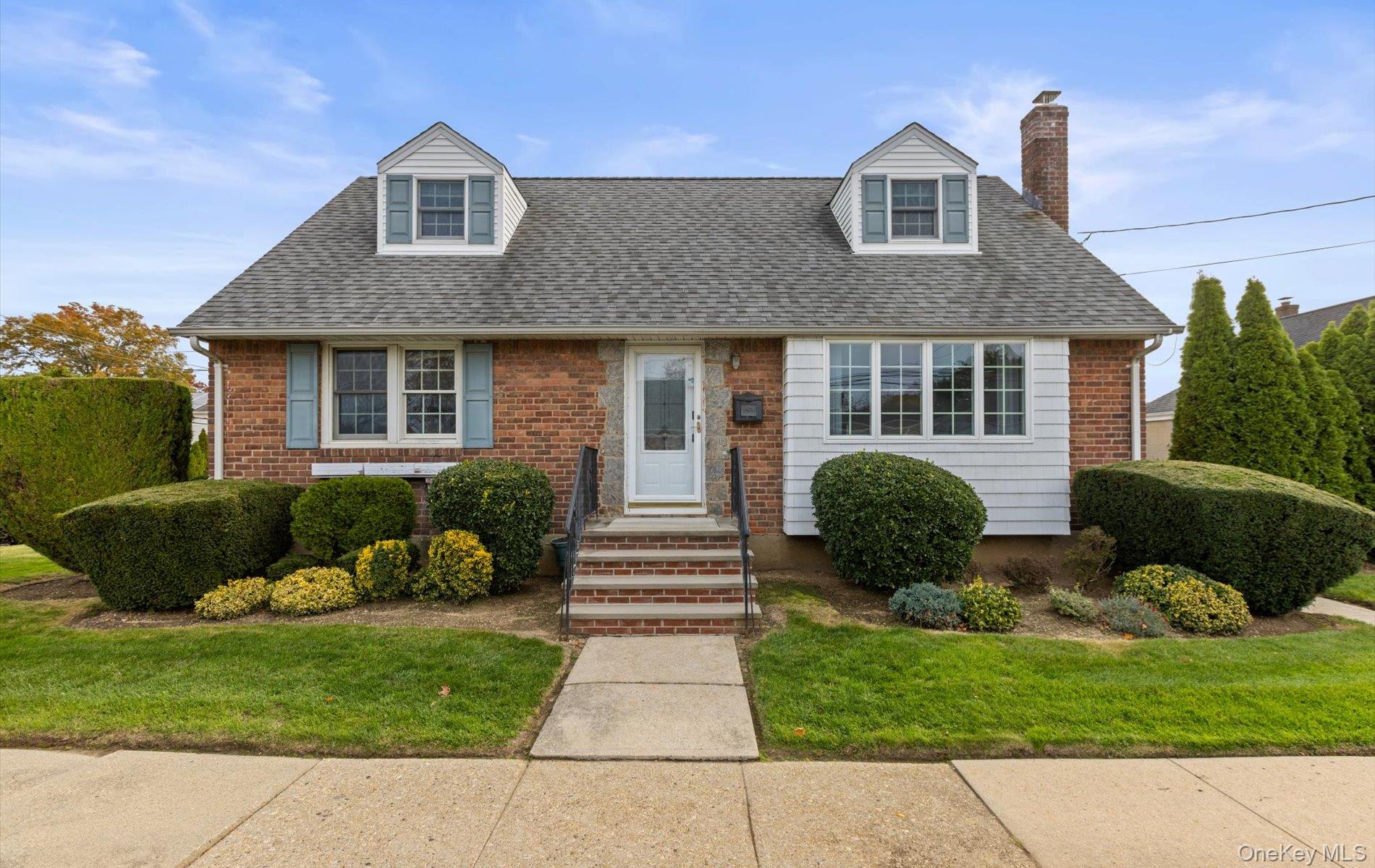 #1 photo, 124 Kilburn Road, Garden City South , NY 11530