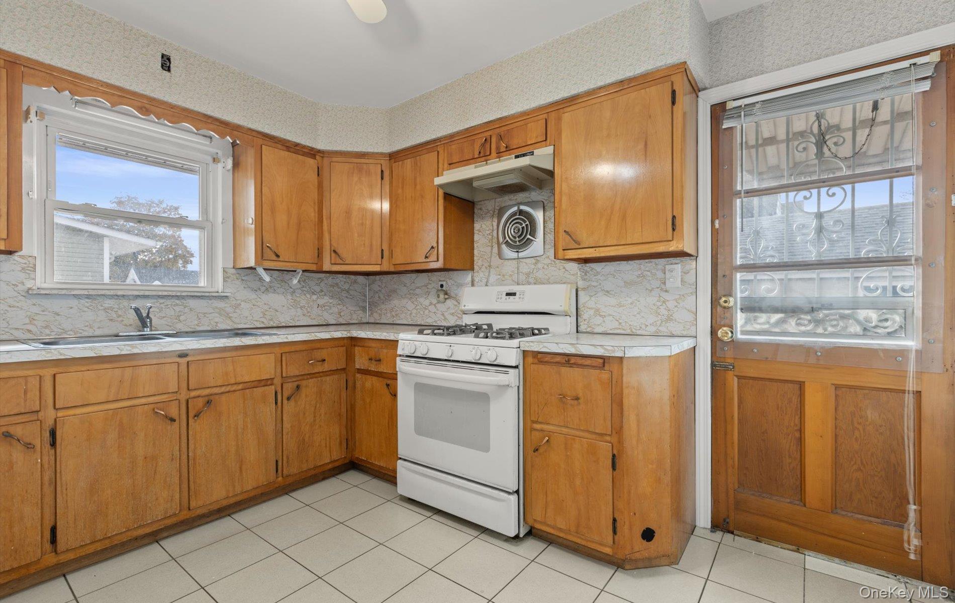 #15 photo, 124 Kilburn Road, Garden City South , NY 11530