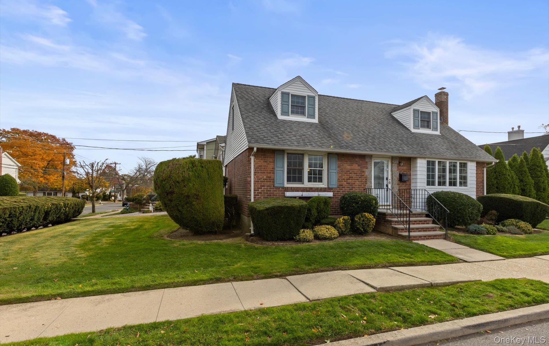 #3 photo, 124 Kilburn Road, Garden City South , NY 11530