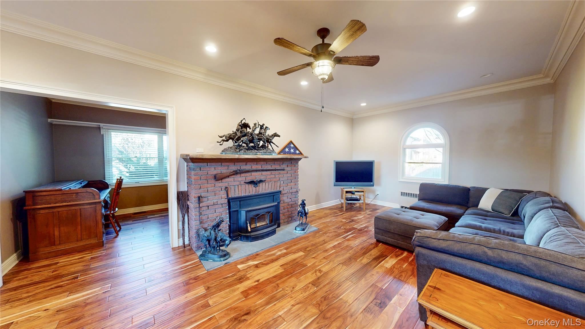 #18 photo, 725 Scranton Avenue, East Rockaway , NY 11518