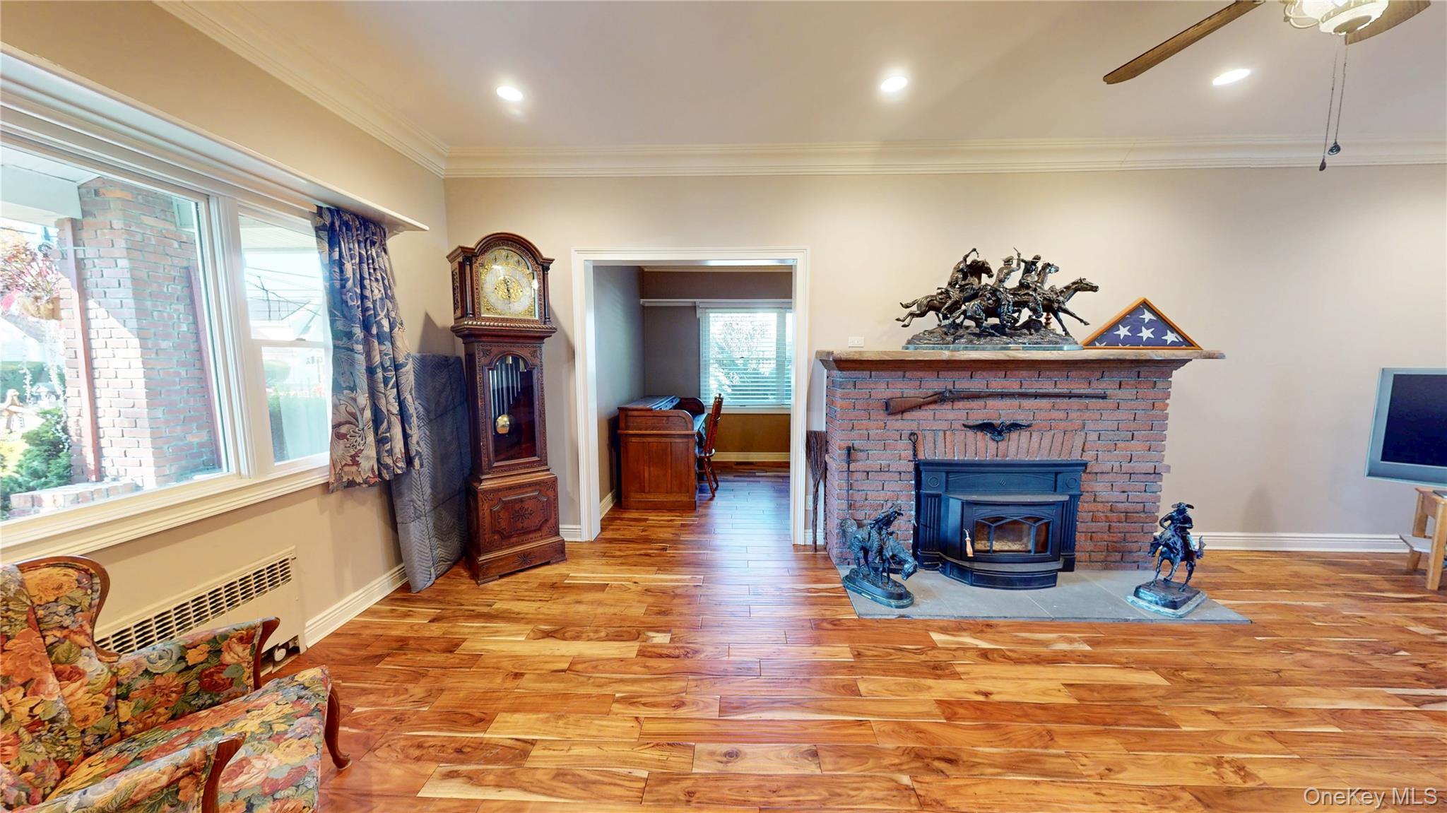 #19 photo, 725 Scranton Avenue, East Rockaway , NY 11518