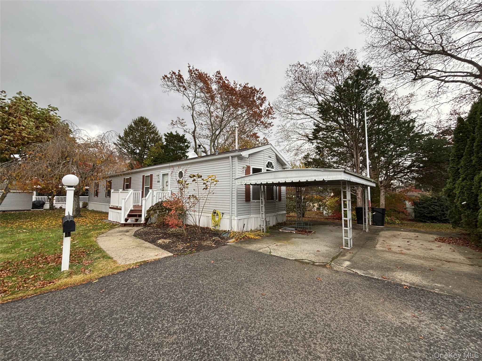 #1 photo, 1661 Old Country Road, Riverhead , NY 11901