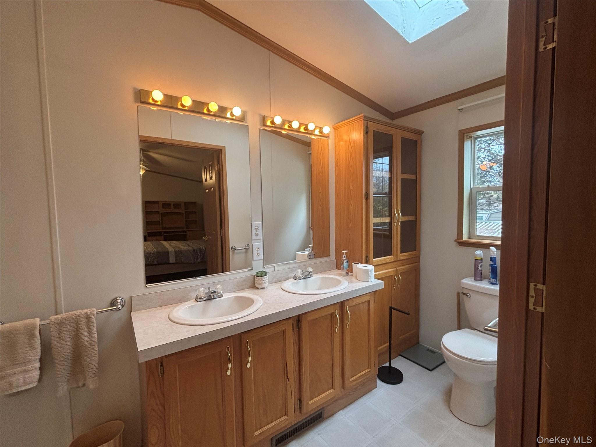 #18 photo, 1661 Old Country Road, Riverhead , NY 11901