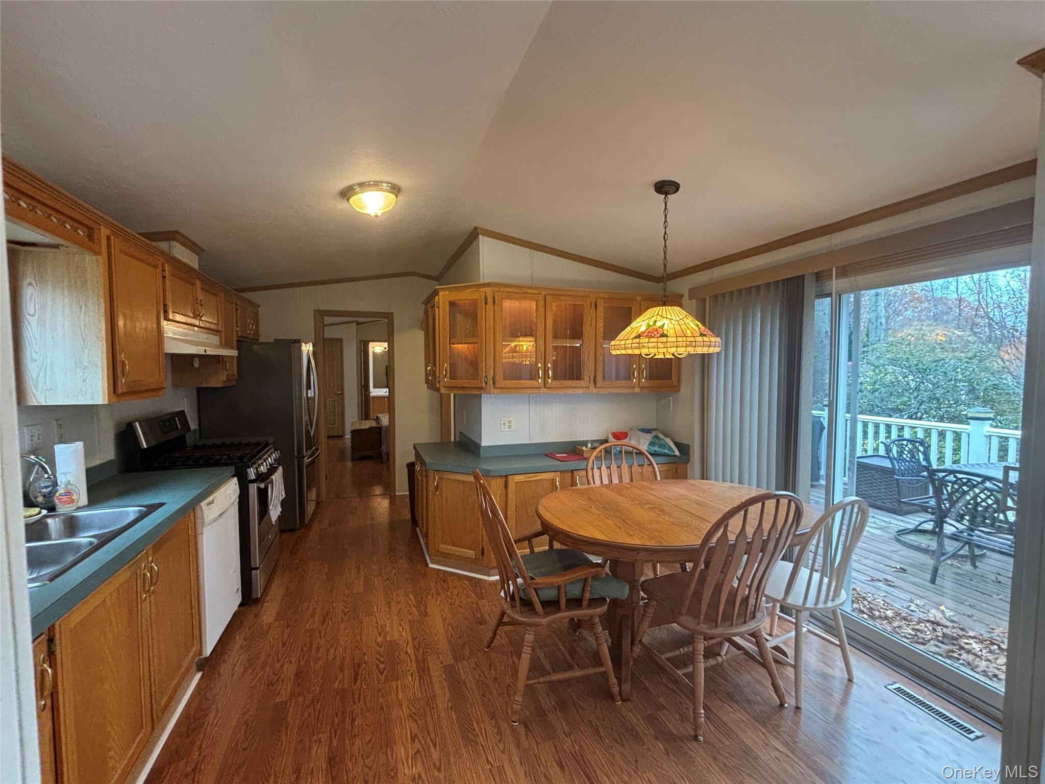 #8 photo, 1661 Old Country Road, Riverhead , NY 11901