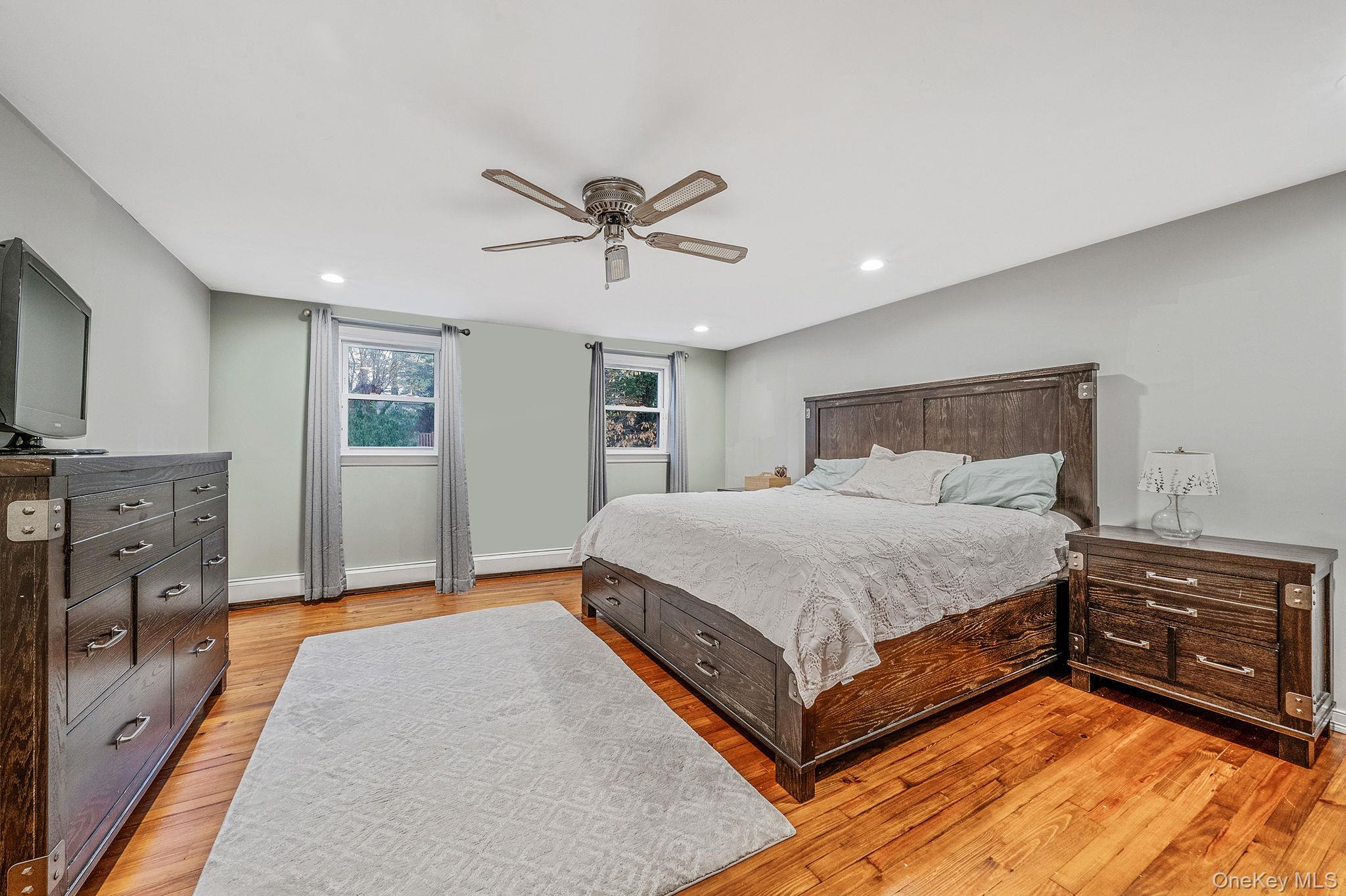 #19 photo, 291 Terry Road, Smithtown , NY 11787