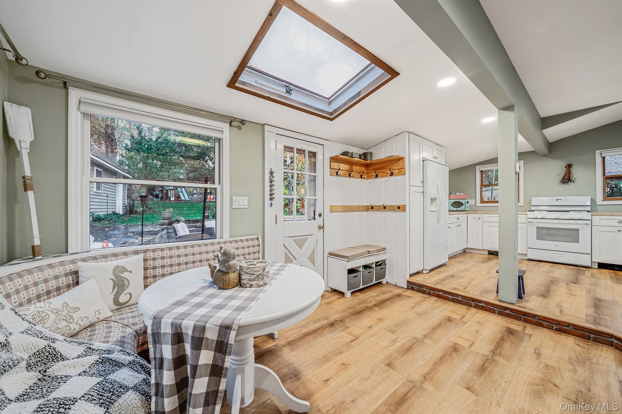 #9 photo, 291 Terry Road, Smithtown , NY 11787