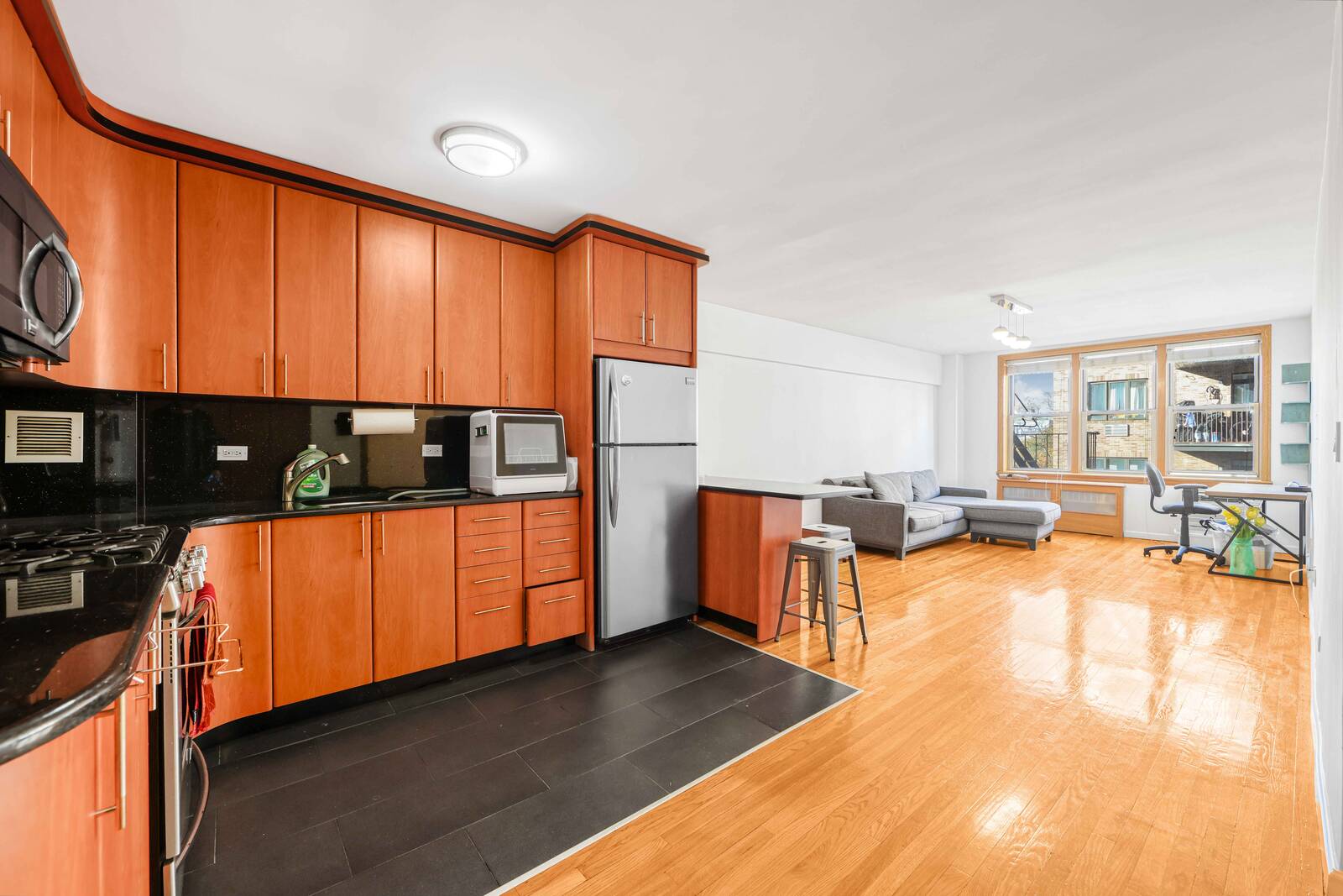 #4 photo, 1625 Emmons Ave , #4K, Sheesphead Bay , NY 11235