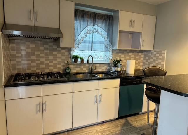 #1 photo, 21 Blueberry Lane, Staten Island , NY 10312