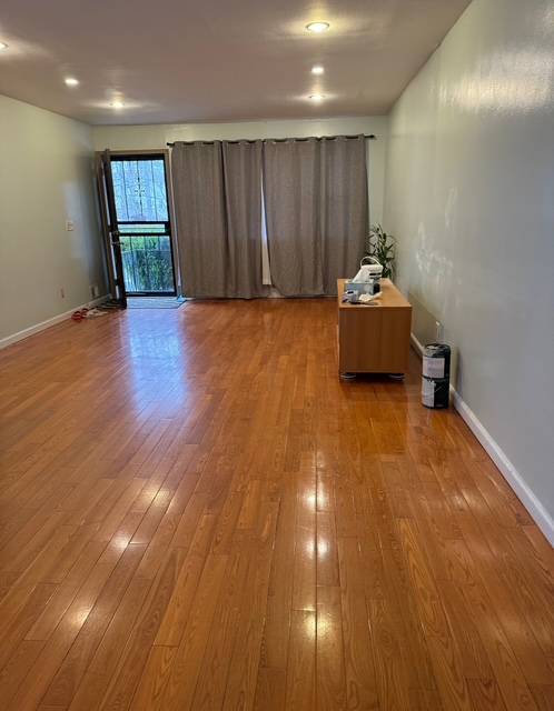 #3 photo, 21 Blueberry Lane, Staten Island , NY 10312