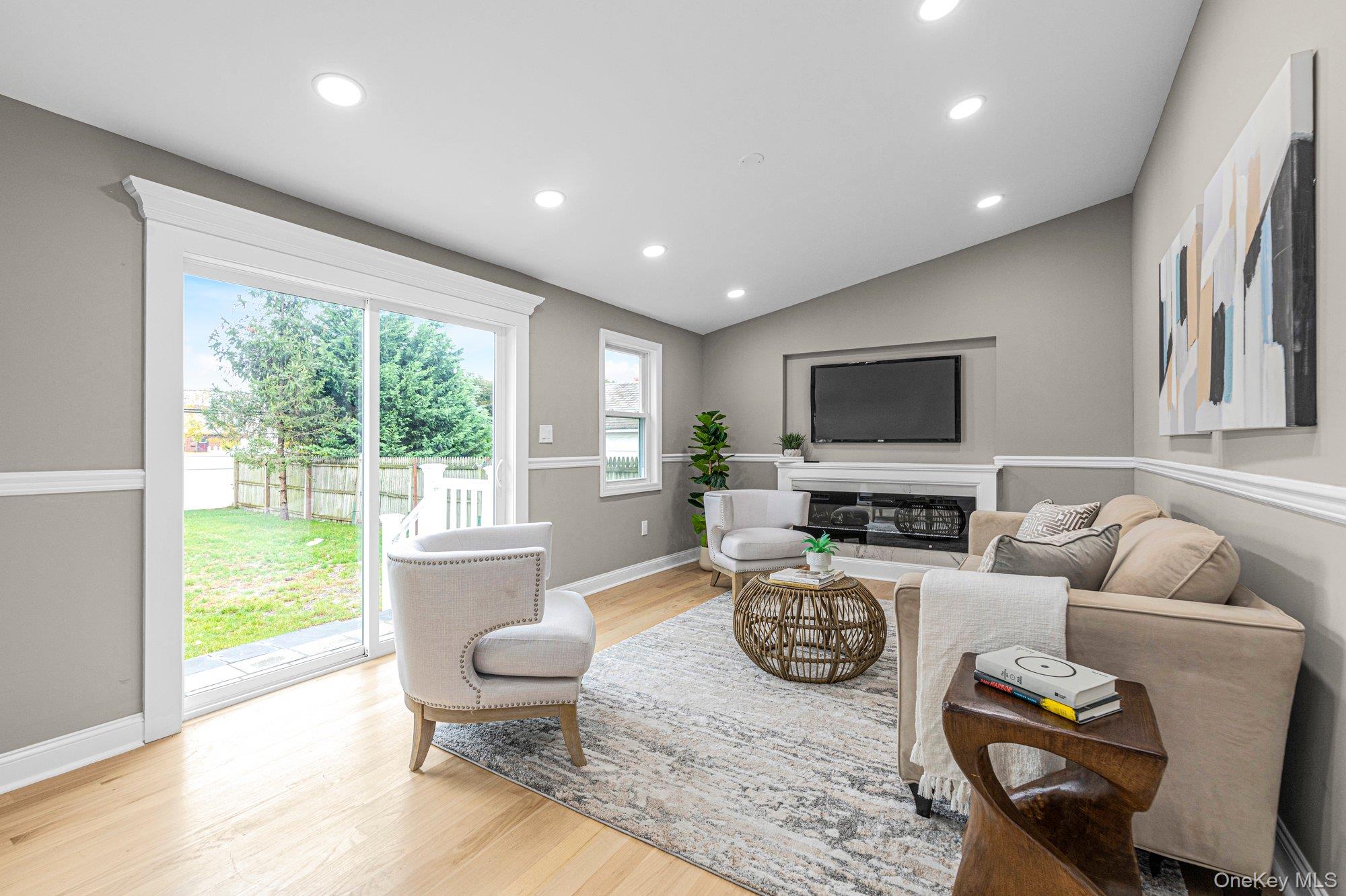 #11 photo, 13 Garden Boulevard, Hicksville , NY 11801