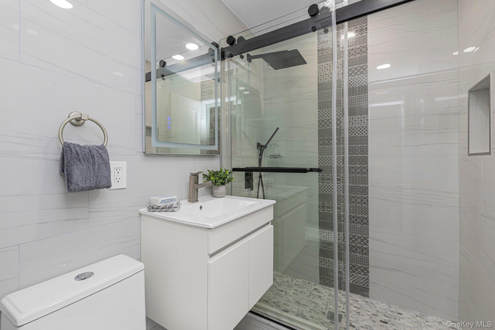 #15 photo, 13 Garden Boulevard, Hicksville , NY 11801