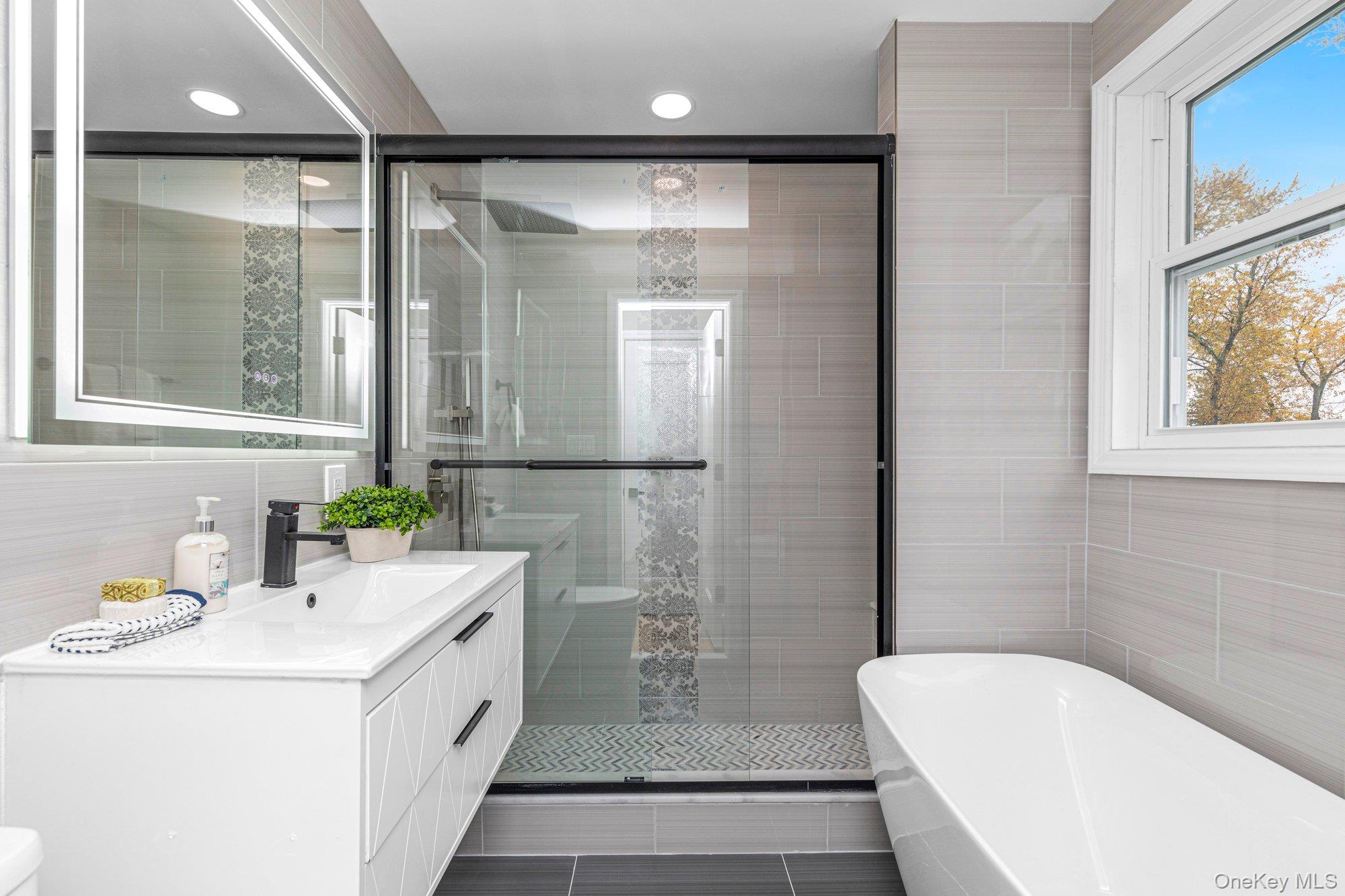 #18 photo, 13 Garden Boulevard, Hicksville , NY 11801