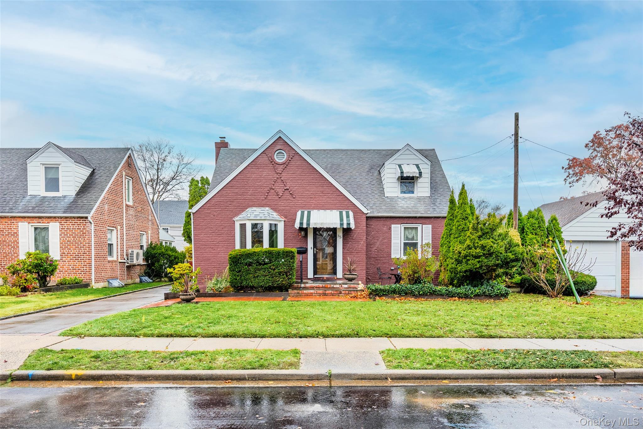 #1 photo, 35 Lipton Lane, Williston Park , NY 11596