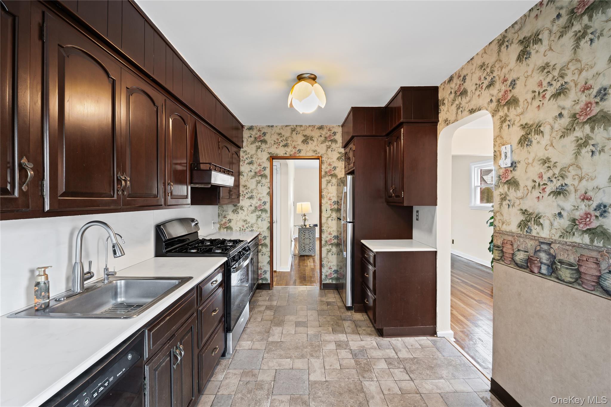 #10 photo, 35 Lipton Lane, Williston Park , NY 11596