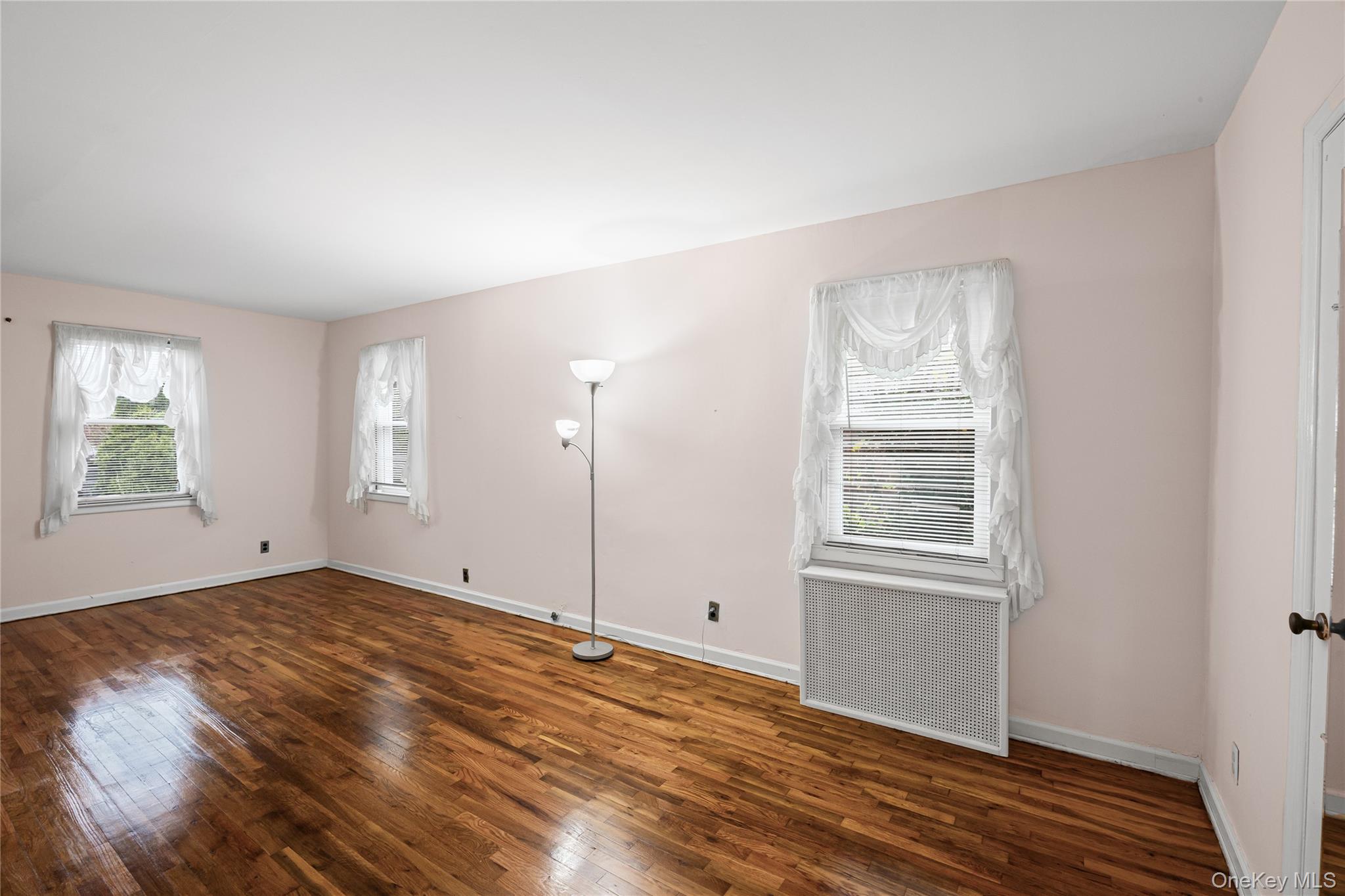 #13 photo, 35 Lipton Lane, Williston Park , NY 11596