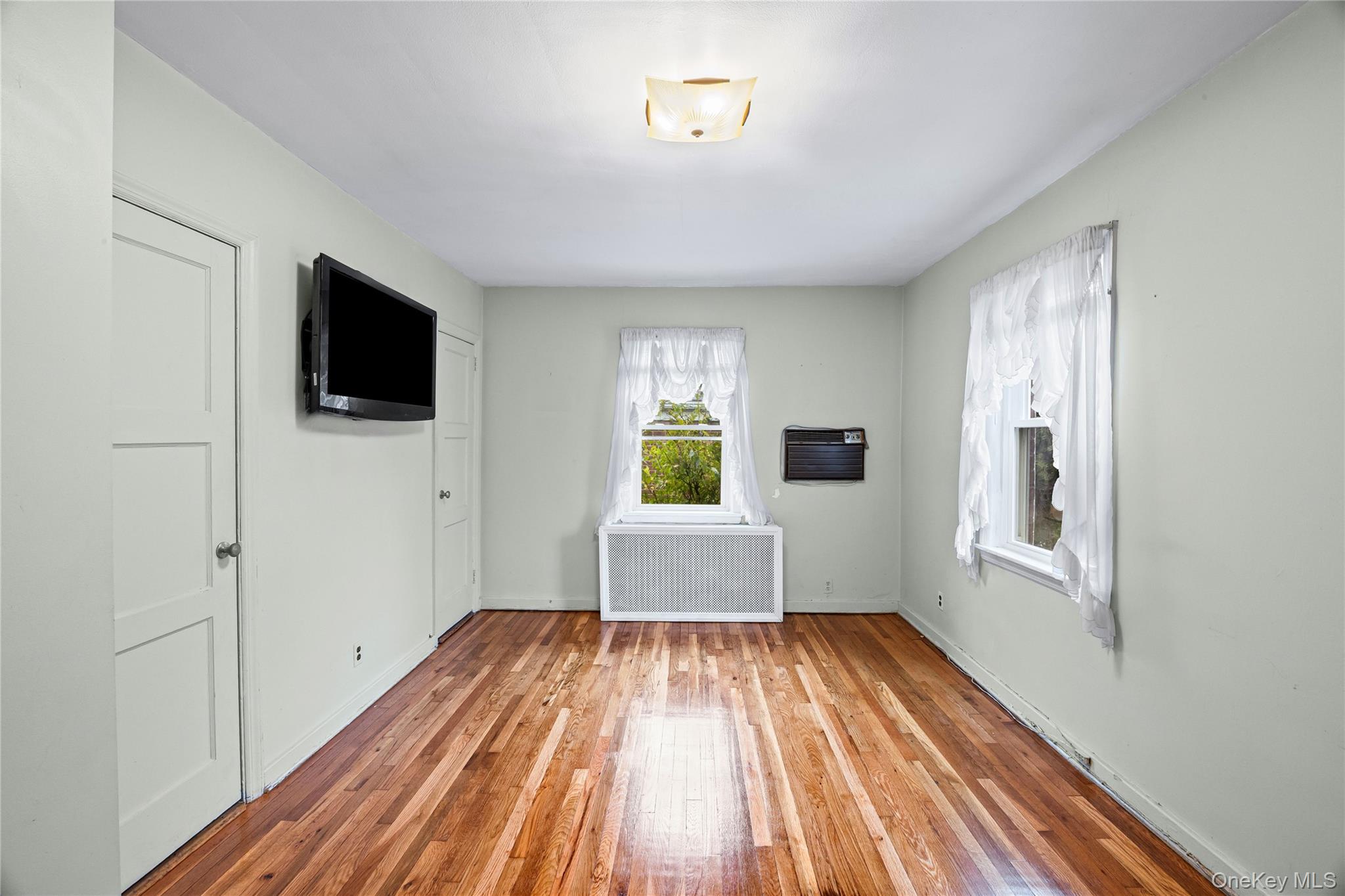 #16 photo, 35 Lipton Lane, Williston Park , NY 11596