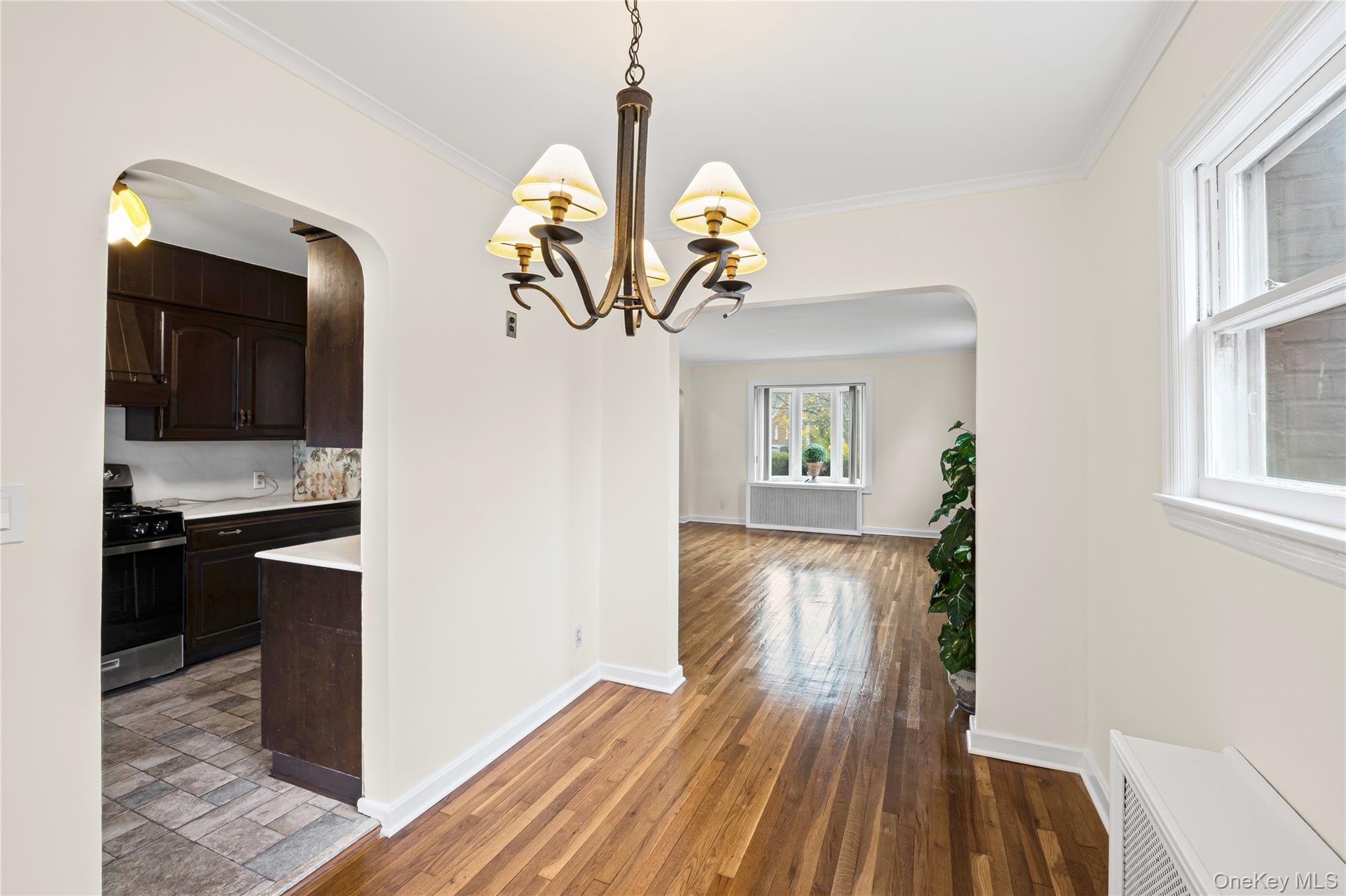 #6 photo, 35 Lipton Lane, Williston Park , NY 11596