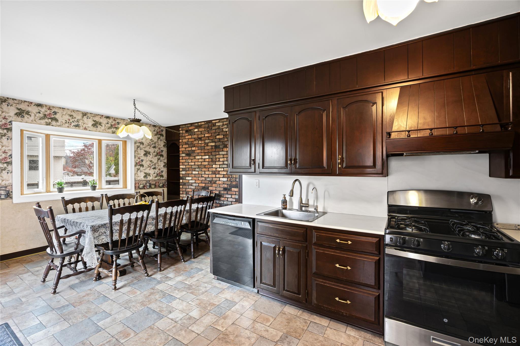 #7 photo, 35 Lipton Lane, Williston Park , NY 11596